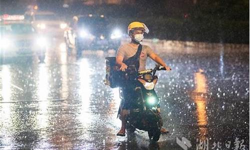 踉踉跄 跄-踉踉跄跄风雨中奔忙